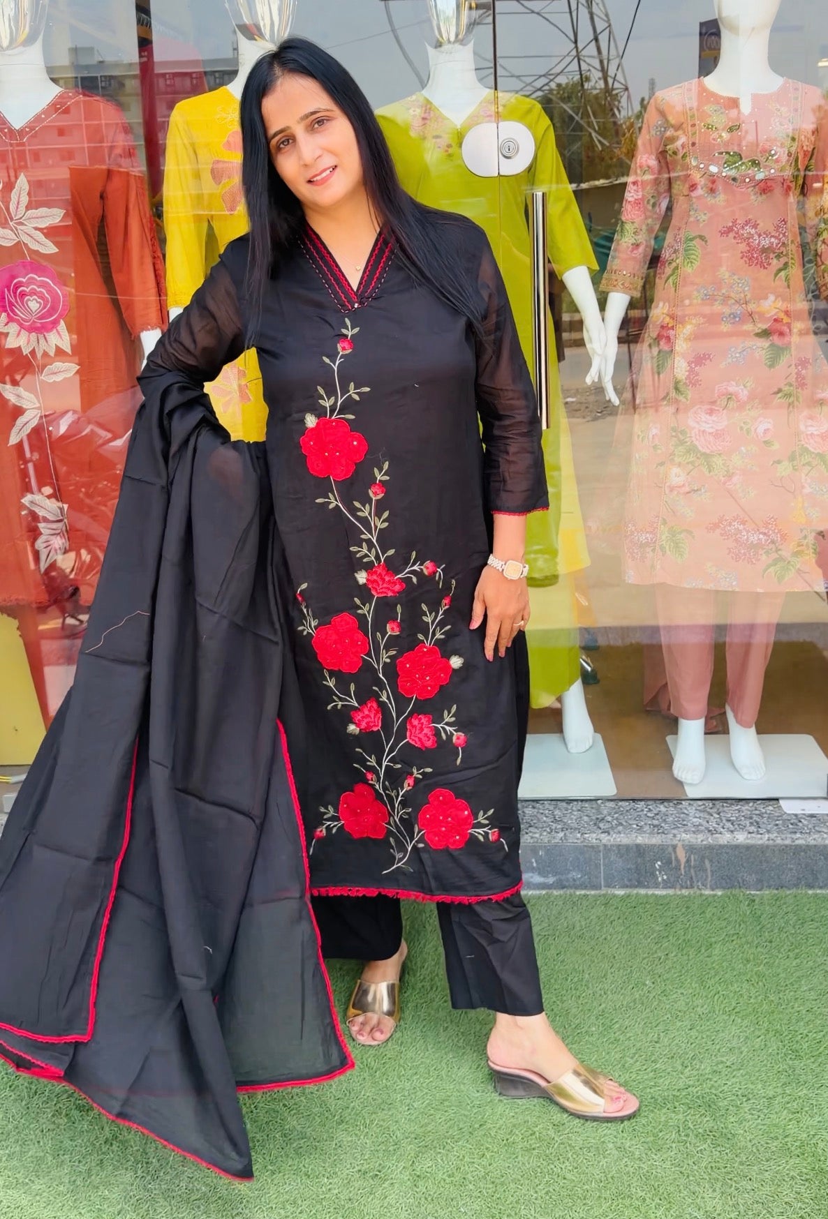 Black Rose Floral Mul-Cotton Embroidery Kurta Set