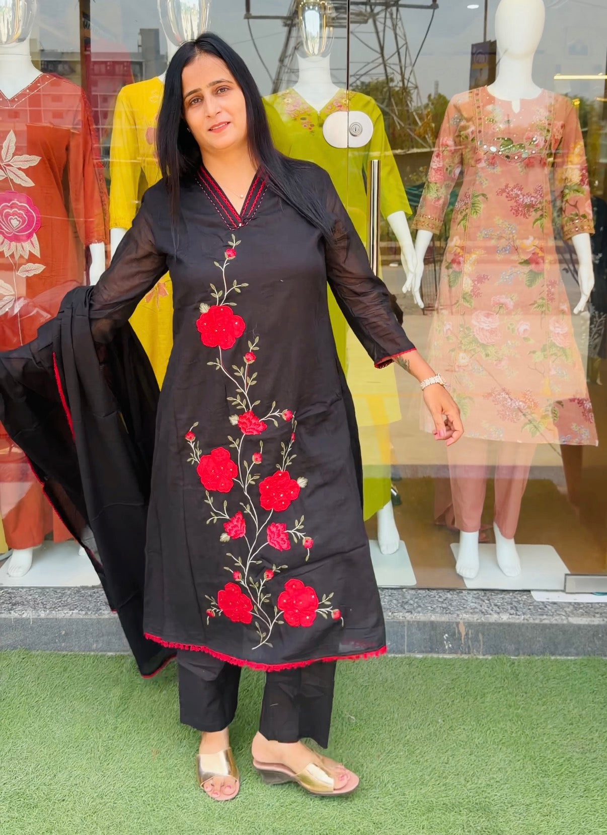 Black Rose Floral Mul-Cotton Embroidery Kurta Set