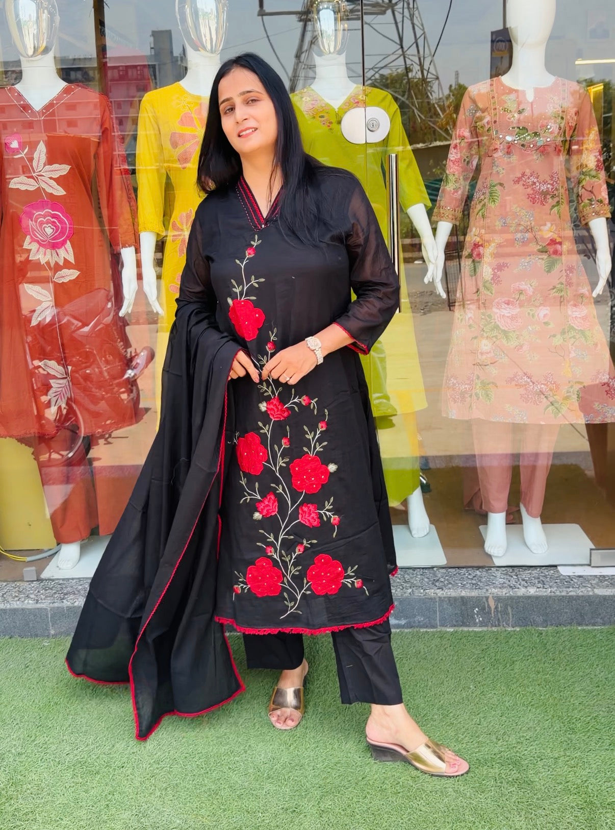 Black Rose Floral Mul-Cotton Embroidery Kurta Set