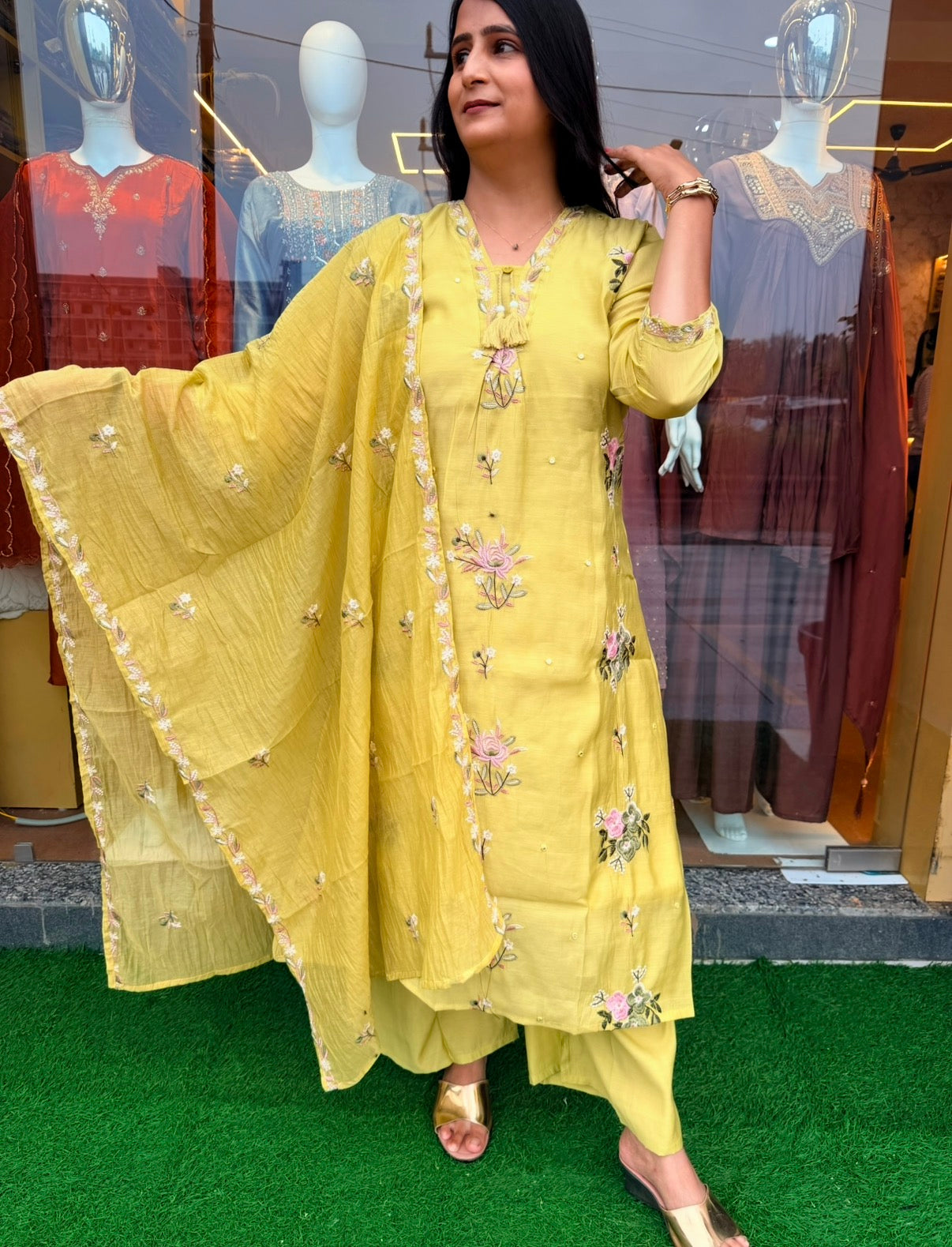 Noor-e-Gul Embroidered Suit